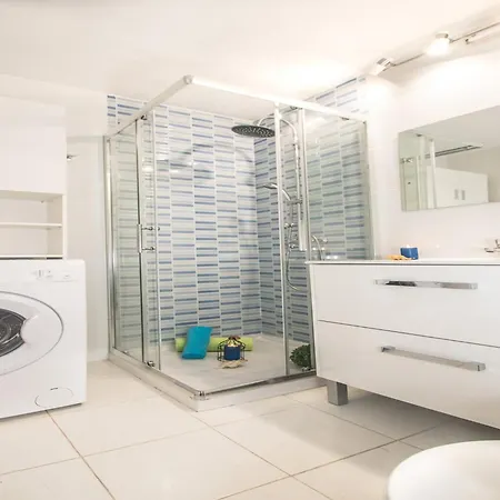 Apartment In Albufeira Near Sea Beach *